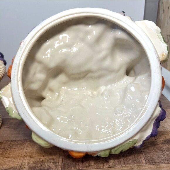 Hand-Painted Ceramic Fruit Basket With Lid - Picture 5 of 7